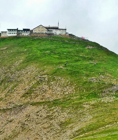 The ascent to the Faulhorn is a well marked hiking trail with some elevation, but never too steep when you're ascending from the First Gondola.