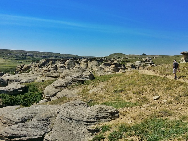 Hiking in Writing-On-Stone Provincial Park