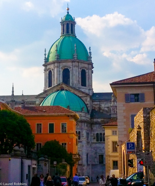 The Duomo (Como Cathedral) dominates the skyline in the historic centre of Como., Italy. 