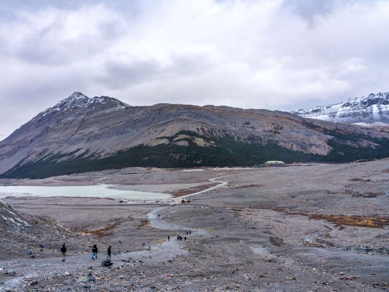 easy hikes in athabasca toe glacier