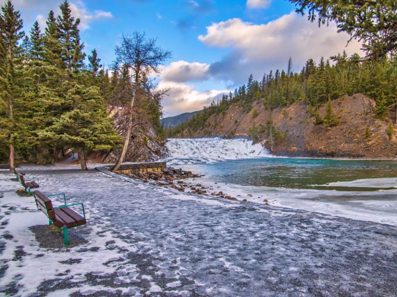 easy hikes in bow falls viewpoint