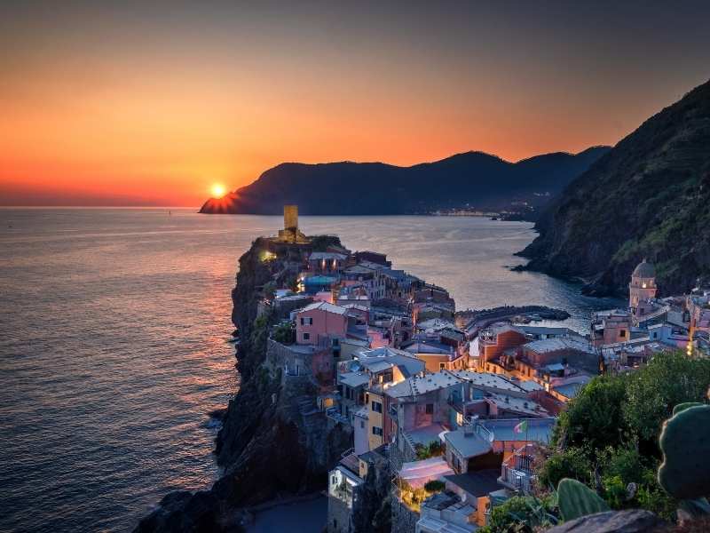 sunset tour and food tasting at cinque terre