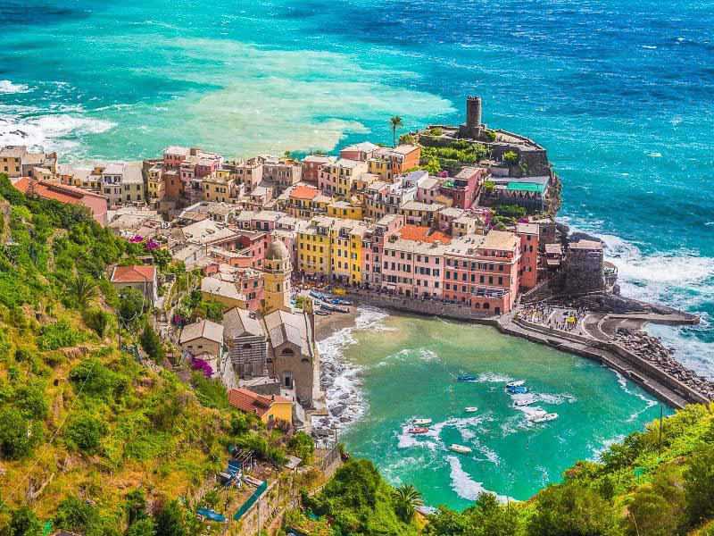 you get amazing views when walking in Cinque Terre