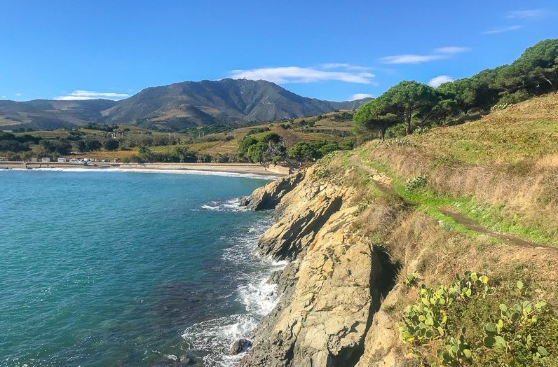 coastal hiking tour Costa Brava Spain to France