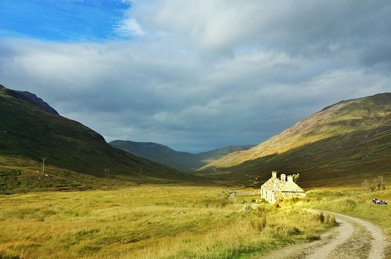 The entire trail of the West Highland Way is 154 km long and offers varied scenery.