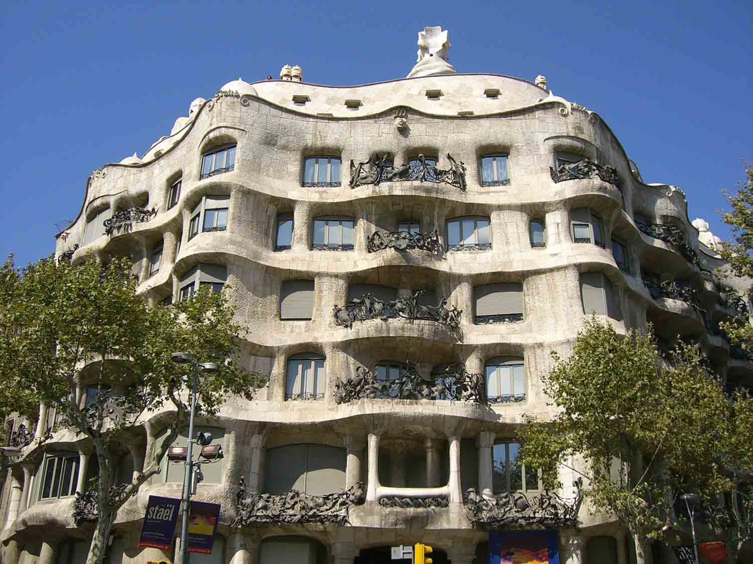 You can visit Casa Milia both during the day or at night.