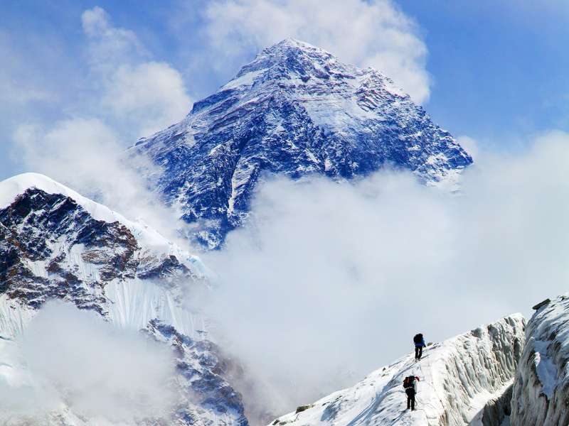 hikers climbing the mount everest