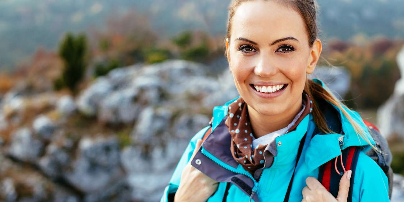 hiking woman wearing minimal makeup