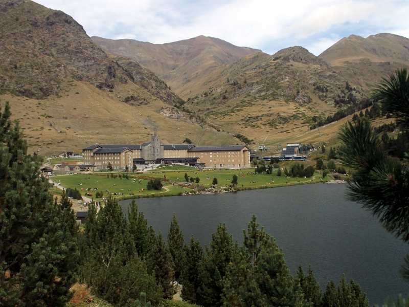 you can do gorgeous day hikes in Vall de Nuria