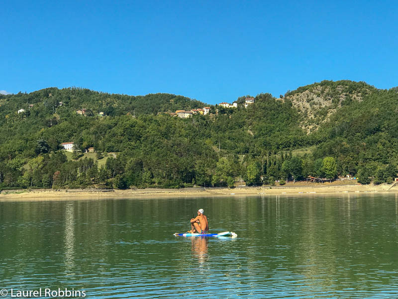 You can make a detour from the Path of Gods Italy for some water sports at Suviana Lake.