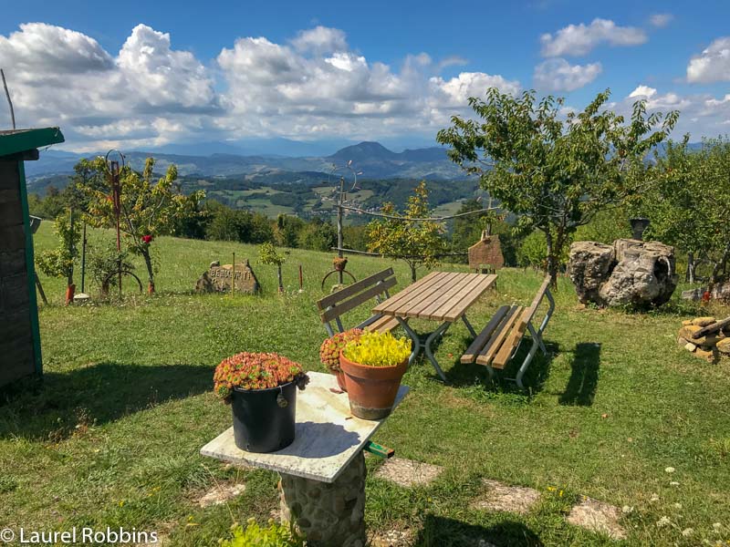 picnic area on the Path of Gods Italy just outside of Madonna dei Fornelli.