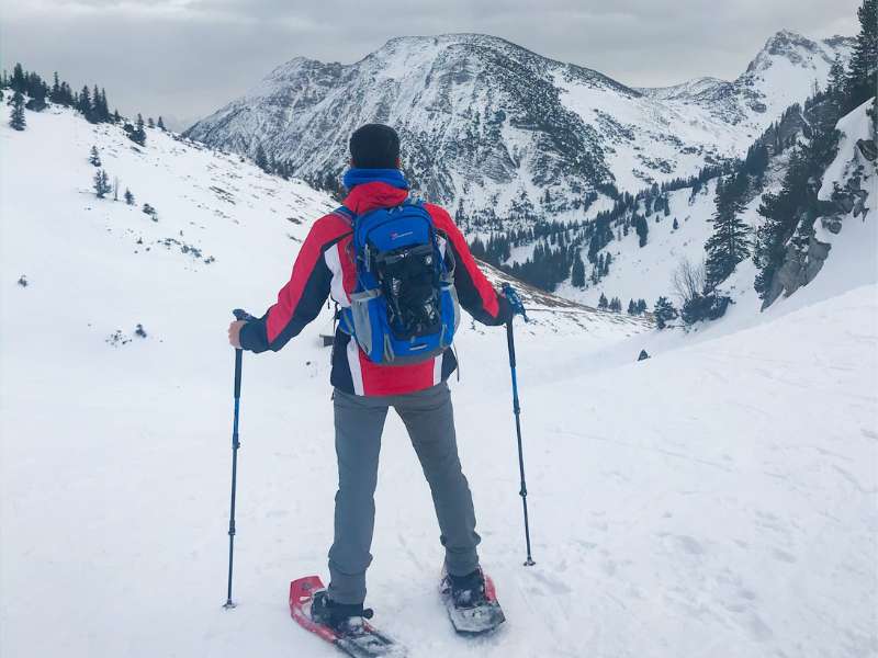 Snowshoeing for Beginners: Pace yourself while snowshoeing