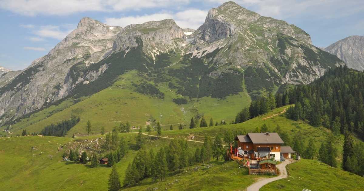 Hut to hut hikes in the Alps