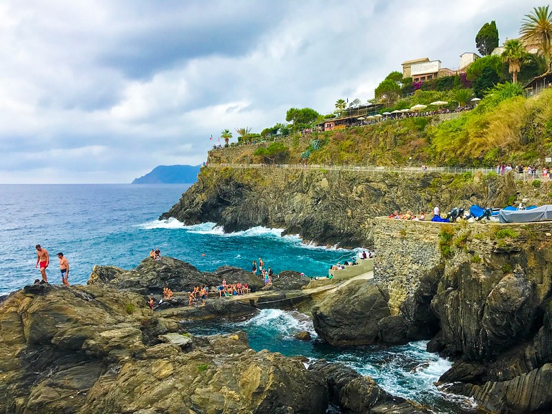 Cinque Terre Travel Tip: The best dive spot is in Mararola