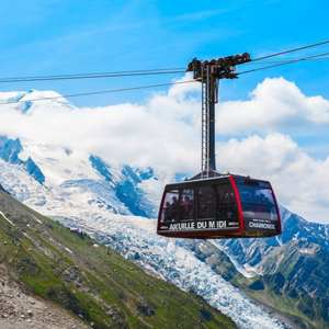 the #1 things to do in Chamonix is to take the cable car to L’Aiguille du Midi