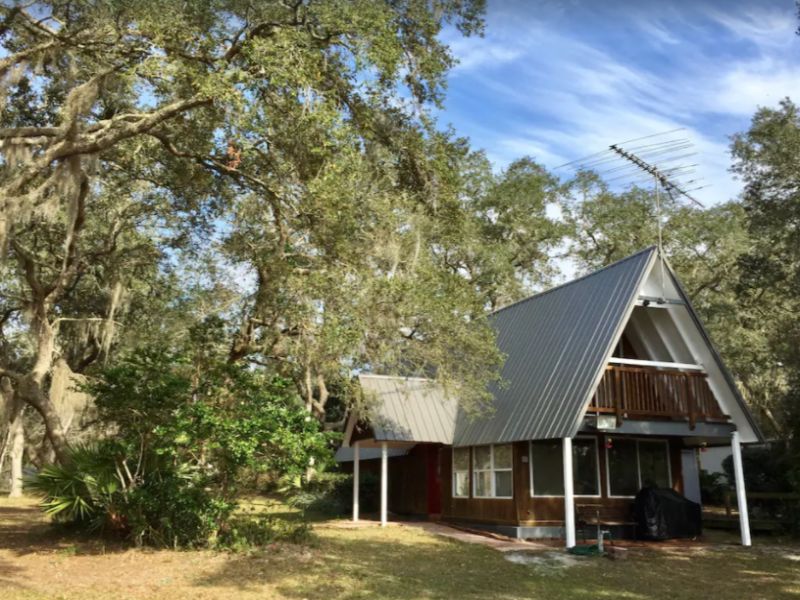 Lakefront Forest Getaway - Cabin rentals in Florida