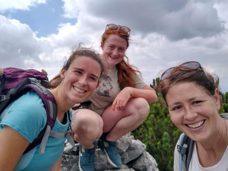 Laurel together with friends reaching their hiking goals