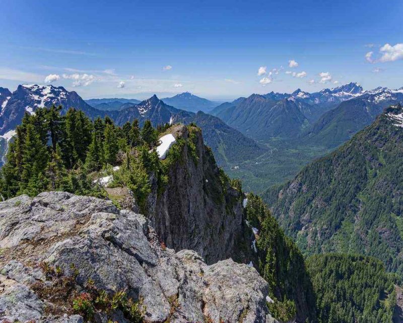 Mount Dickerson is located near Seattle and offers some amazing hikes