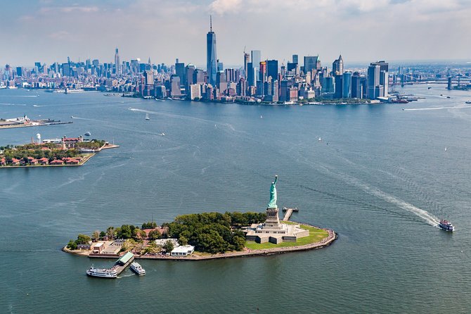 The best birds-eye views of NYC are from a helicopter. Don't believe me? Check it out for yourself. 