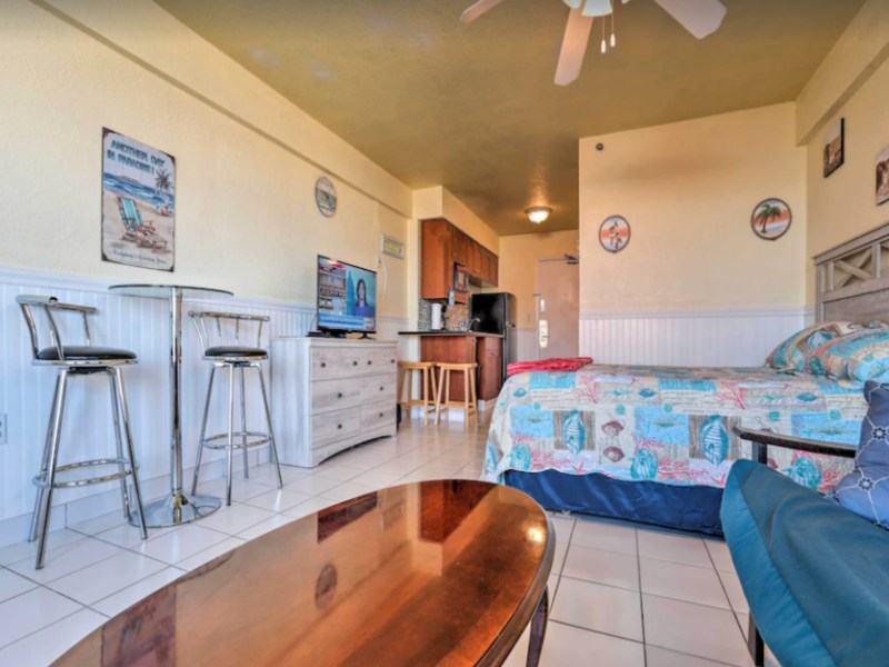 Enjoy beach access and a comfortable stay at this VRBO in Daytona Beach