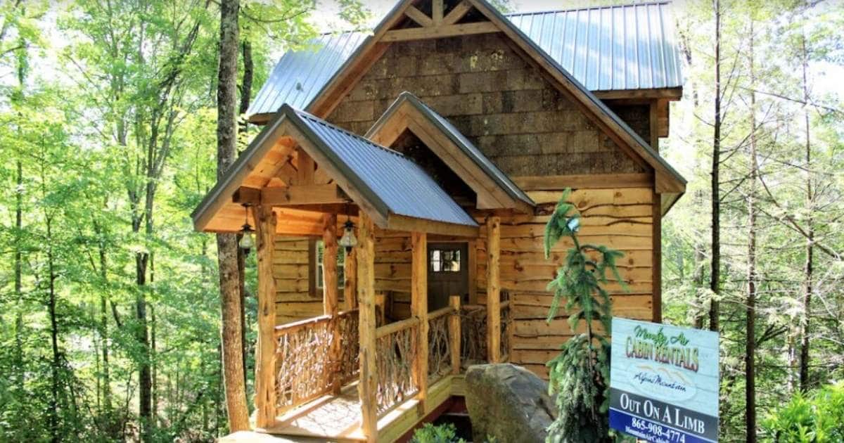 Check out this great treehouse rental in Tennessee