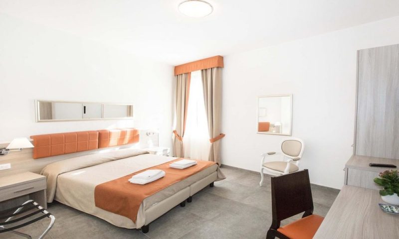 The modern design and comfort is one of the reasons this hotel has made it on the "where to stay in Cinuq Terre" list