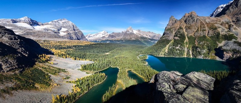 Don't miss passing by Lake O'Hara. It is one of the best attractions in Yoho National Park 