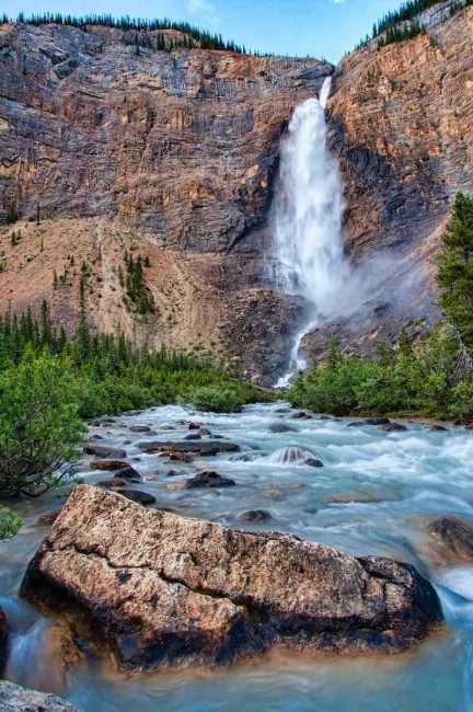 Standing next to the Takakkaw Falls is a highlight of your trip to Yoho National Park 