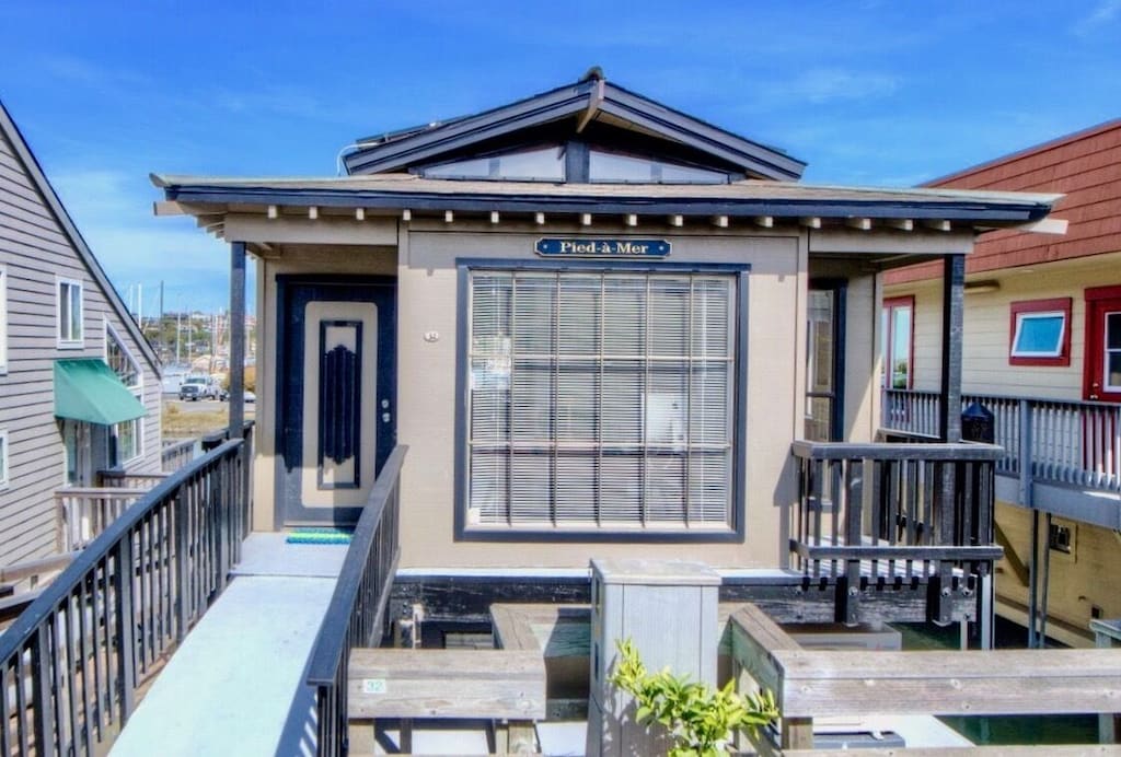 Cozy & Cute Sausalito Boathouse near the Golden Gate Bridge