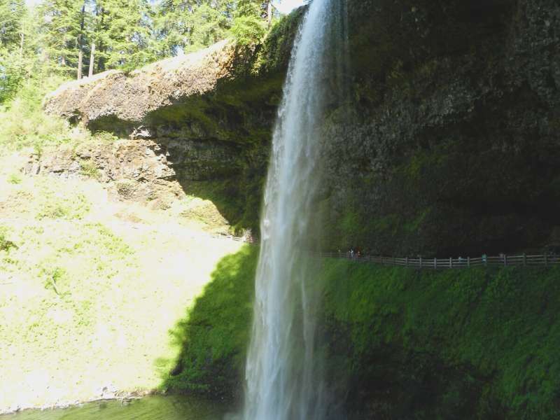 easy hikes in Silverton falls trail