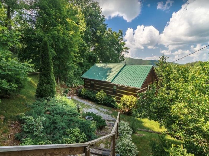 Enjoy a great stay at the Sparrows Nest near Gatlinburg Tennessee