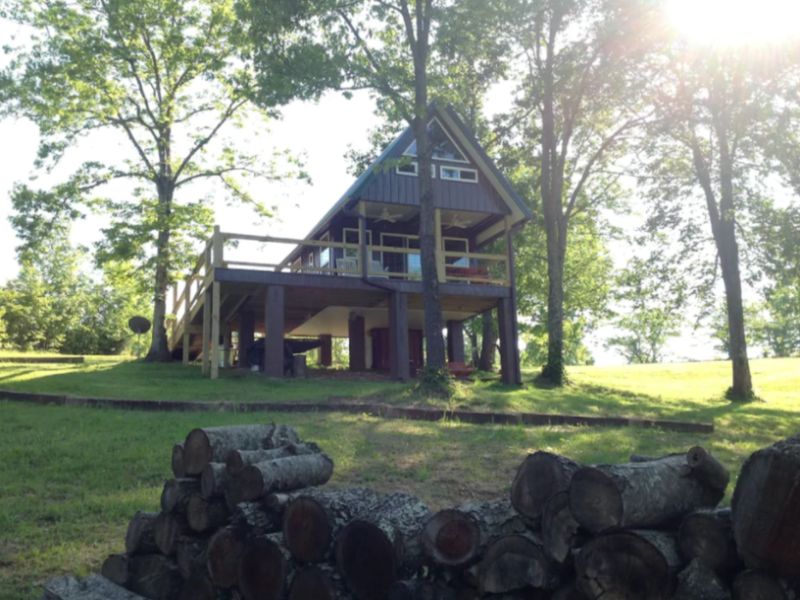 Sunrise Mountain Tree House Cabin in Tennessee