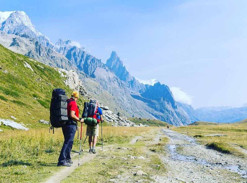 Wanderer mit Stöcken