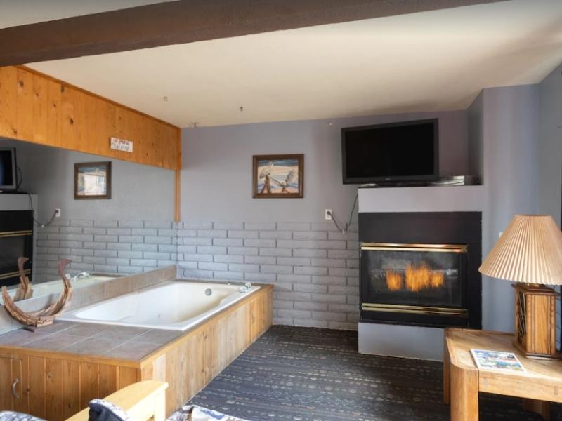 Village-Suites-Inn-Big-Bear-Cabins