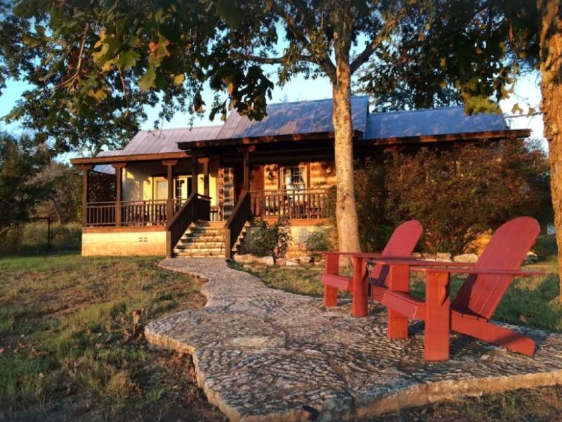 romantic airbnbs, romantic cabin getaways