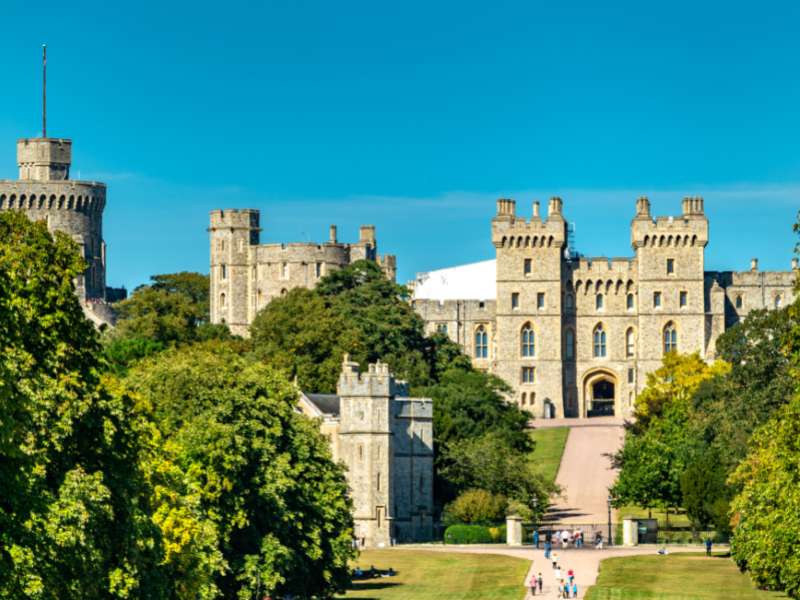 Windsor Castle, one of the scenic spots in Thames Path