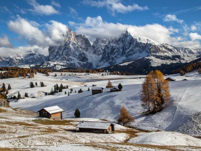 go snowshoeing or skiing in winter in Alpe di Siusi