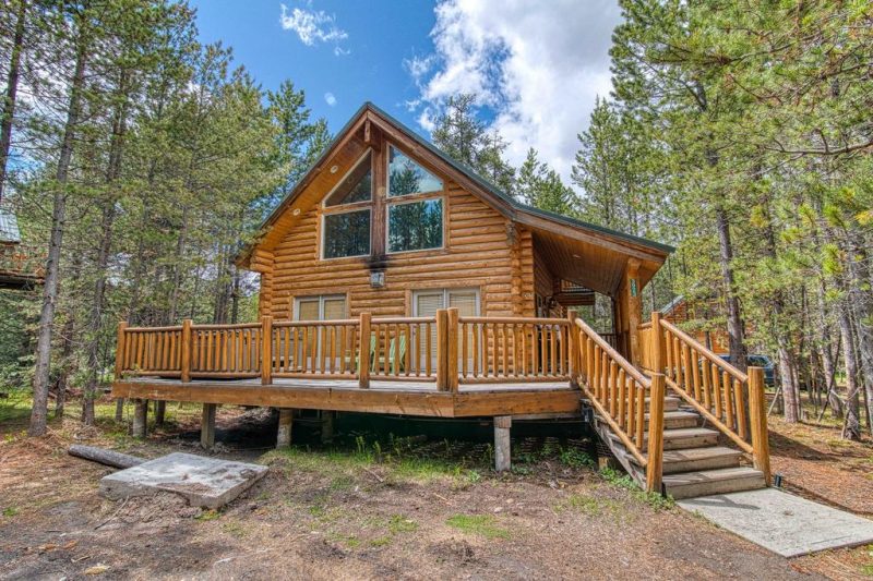 Cabins are one of the best ways to stay close to nature without sacrificing comfort